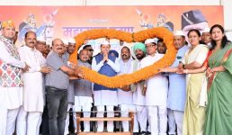 नानकमत्ता में वीर शिरोमणि महाराणा प्रताप जयंती समारोह में शामिल हुए मुख्यमंत्री पुष्कर सिंह धामी, बोर्ड परीक्षाओं में उत्कृष्ट प्रदर्शन करने वाले मेधावी विद्यार्थियों को प्रशस्ति पत्र देकर सम्मानित किया
