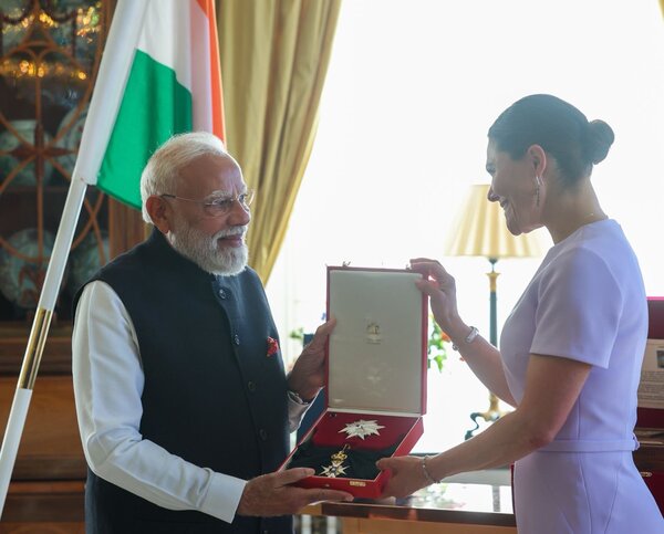 स्वीडन में पीएम मोदी का सम्मान, ‘रॉयल ऑर्डर ऑफ द पोलर स्टार’ से नवाज़े गए, टैगोर की विरासत से लेकर ग्रीन टेक्नोलॉजी तक, भारत-स्वीडन साझेदारी को नई ऊंचाई