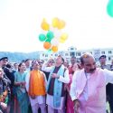 Pithoragarh मुख्यमंत्री धामी ने स्टेडियम में उच्चीकृत क्रिकेट मैदान जनपदवासियों को किया समर्पित, खिलाड़ियों के साथ खेल मैदान में उतरे