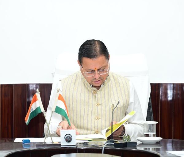 मुख्यमंत्री पुष्कर सिंह धामी ने ‘सौर जागरूकता स्मारिका पुस्तिका’ का किया विमोचन, कहा राज्य ने 40 हजार रूफटॉप सोलर संयंत्रों का अपना प्रारंभिक लक्ष्य निर्धारित समय से पूर्व प्राप्त कर लिया है