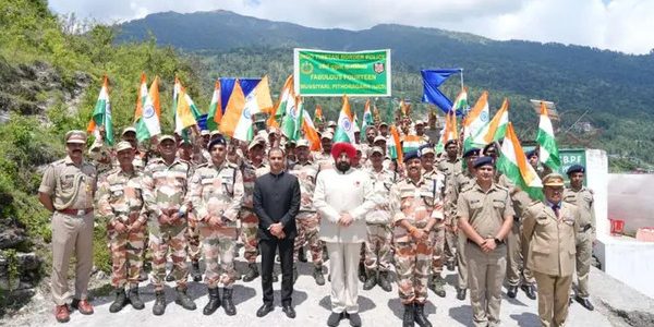Pithoragarh राज्यपाल ने मुनस्यारी में ITBP जवानों से मुलाकात की, गंगोलीहाट हाट कालिका मंदिर में की विशेष पूजा