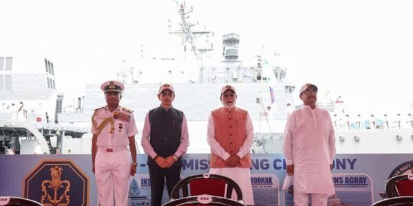 पीएम मोदी का ‘समुद्री शक्ति’ मंत्र: तीन स्वदेशी युद्धपोत नौसेना में शामिल, आत्मनिर्भर भारत को मिली नई मजबूती