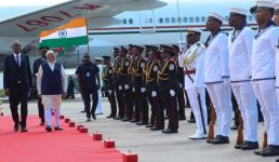 सेशेल्स पहुंचे प्रधानमंत्री नरेंद्र मोदी, स्वतंत्रता की 50वीं वर्षगांठ समारोह में होंगे मुख्य अतिथि, हुआ भव्य स्वागत