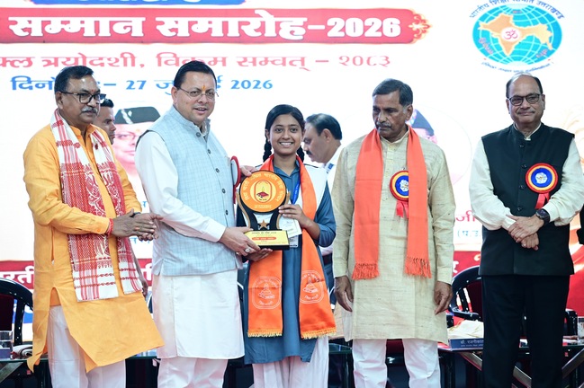 प्रतिभा सम्मान समारोह में मेधावी विद्यार्थियों का सम्मान, मुख्यमंत्री ने बढ़ाया उत्साह, किया आनंद स्वरूप आर्य सरस्वती विद्या मंदिर शिशु वाटिका का लोकार्पण