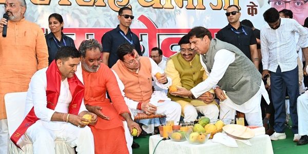 आम महोत्सव में बोले मुख्यमंत्री धामी, किसान उत्तराखंड की सबसे बड़ी ताकत, हरिद्वार बनेगा विकास की नई पहचान