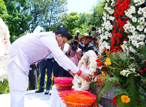 मुख्यमंत्री ने कारगिल विजय दिवस पर शहीद स्मारक पर पुष्पचक्र अर्पित कर कारगिल के अमर शहीदों को भावभीनी श्रद्धांजलि दी