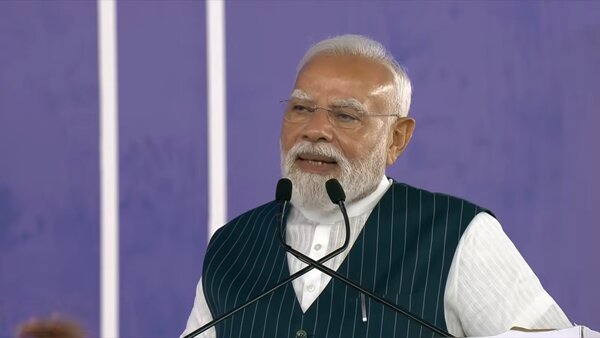 ईरान युद्ध के दौरान कैसे बचा भारत? पीएम मोदी ने रैली में खोले सरकार की रणनीति के राज