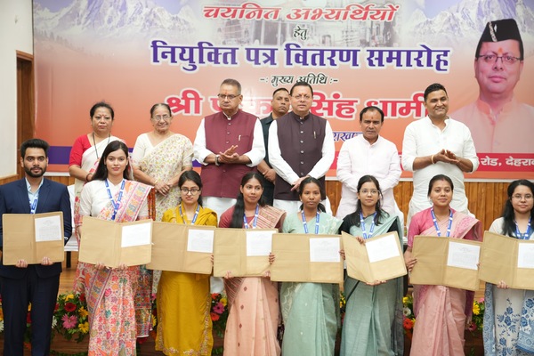 मुख्यमंत्री ने पीसीएस मुख्य परीक्षा-2024 के 182 तथा कृषि एवं कृषक कल्याण विभाग के 5 अभ्यर्थियों सहित 187 युवाओं को नियुक्ति पत्र प्रदान किए