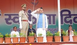 स्वतंत्रता दिवस पर मुख्यमंत्री पुष्कर सिंह धामी ने परेड ग्राउंड में किया ध्वजारोहण, वीर बलिदानियों एवं स्वतंत्रता संग्राम सेनानियों को किया नमन, प्रदेशवासियों को दी स्वतंत्रता दिवस की शुभकामनाएं
