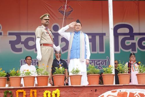 स्वतंत्रता दिवस पर मुख्यमंत्री पुष्कर सिंह धामी ने परेड ग्राउंड में किया ध्वजारोहण, वीर बलिदानियों एवं स्वतंत्रता संग्राम सेनानियों को किया नमन, प्रदेशवासियों को दी स्वतंत्रता दिवस की शुभकामनाएं