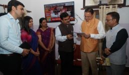 मुख्यमंत्री से विभिन्न कर्मचारी संगठनों के प्रतिनिधिमंडलों ने की भेंट, मुख्यमंत्री ने संगठनों की समस्याओं एवं मांगों के परीक्षण कर उचित समाधान के दिए निर्देश