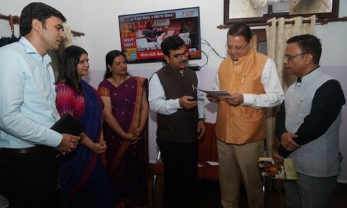 मुख्यमंत्री से विभिन्न कर्मचारी संगठनों के प्रतिनिधिमंडलों ने की भेंट, मुख्यमंत्री ने संगठनों की समस्याओं एवं मांगों के परीक्षण कर उचित समाधान के दिए निर्देश