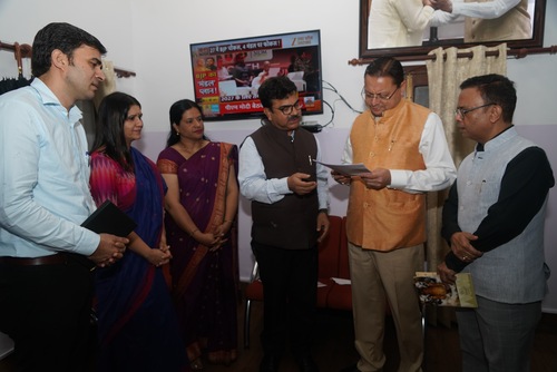 मुख्यमंत्री से विभिन्न कर्मचारी संगठनों के प्रतिनिधिमंडलों ने की भेंट, मुख्यमंत्री ने संगठनों की समस्याओं एवं मांगों के परीक्षण कर उचित समाधान के दिए निर्देश