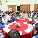 राजकीय विद्यालयों में पढ़ने वाले कक्षा 10वीं और 12वीं के विद्यार्थियों को टैब के लिए मिलेगा धन, मुख्यमंत्री युवा विद्यार्थी मंथन कार्यक्रम में 140 चयनित छात्र-छात्राओं से मुख्यमंत्री ने किया संवाद