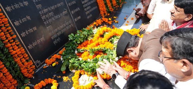 रामपुर तिराहा के अमर बलिदानियों को मुख्यमंत्री पुष्कर सिंह धामी ने दी श्रद्धांजलि, रामपुर तिराहा स्थित राज्य अतिथि गृह का होगा उच्चीकरण, पुस्तकालय बनेगा ई-लाइब्रेरी, संग्रहालय का भी होगा विस्तार