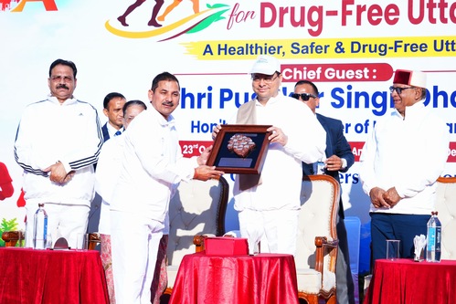 मुख्यमंत्री ने नशामुक्त उत्तराखण्ड वॉकथॉन को दिखाई हरी झंडी, कहा नशे के खिलाफ लड़ाई केवल सरकार और पुलिस की नहीं, पूरे समाज की साझा जिम्मेदारी