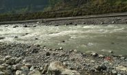 Uttarakhand यहां कच्चे पुल से नदी में गिरे मां और 15 साल का बेटा, मां का शव मिला, बेटे की तलाश जारी