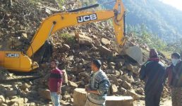 उत्तराखंड में बहुत बड़ा हादसा, पहाड़ के नीचे दबने से सात मजदूर मरे तीन घायल