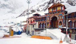 उत्तराखंड – केदारनाथ, बद्रीनाथ सहित कई जगहों पर बर्फबारी, निचले इलाकों में शीत लहर