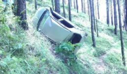 उत्तराखंड मेंं भीषण सड़क दुर्घटना में तीन युवकों की मौत और एक घायल