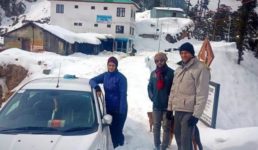 उत्तराखंड – 8 दिन से फंसे 4 लोगों की सरकार से गुहार, हमें बचा लो, खाना-पानी भी खत्म है