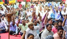 उत्तराखंड में 5 लाख से ज्यादा कर्मचारियों पर सरकार हुई सख्त, हड़ताल के अंदेशे से प्रशासन चिंतित