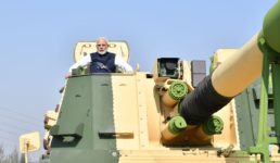 देश में ही बने सबसे खतरनाक टैंक के-9 की तस्वीरें, पीएम मोदी ने की इसकी सवारी