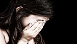 गरीब बच्ची को प्रिंसिपल ले आई अपने घर में पढ़ाने को, लेकिन फिर जो किया वो हैरान कर देगा