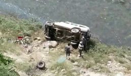 Uttarakhand बड़ी दुर्घटना, वाहन गिरा, दो शव बरामद, एक लापता और एक घायल