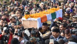 शहीद जांबाज मोहन लाल रतूड़ी की अंतिम विदाई में छलके आंसू, सीएम त्रिवेंद्र रावत समेत कई नेता हुए शामिल