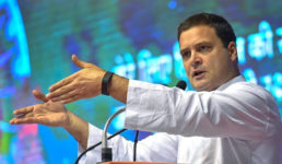 राहुल गांधी का अमर्यादित बयान, मोदी ने आडवाणी को जूता मारकर स्टेज से उतारा, Video देखें