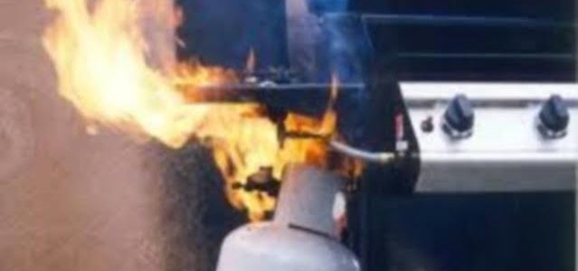 Breaking News उत्तराखंड : किचन में रखे सिलेंडर में लगी आग, बड़ा हादसा टला, मकान बाल-बाल बचा Breaking News उत्तराखंड : किचन में रखे सिलेंडर में लगी आग, बड़ा हादसा टला, मकान बाल-बाल बचा