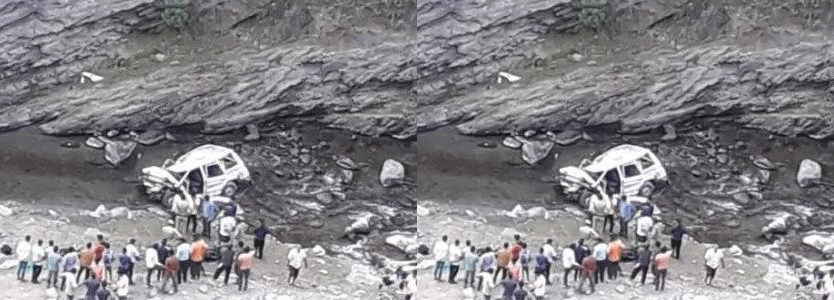 उत्तराखंड : दर्दनाक सड़क हादसे में 3 लोगों की मौत, सूमो गिरी गहरी खाई में उत्तराखंड : दर्दनाक सड़क हादसे में 3 लोगों की मौत, सूमो गिरी गहरी खाई में