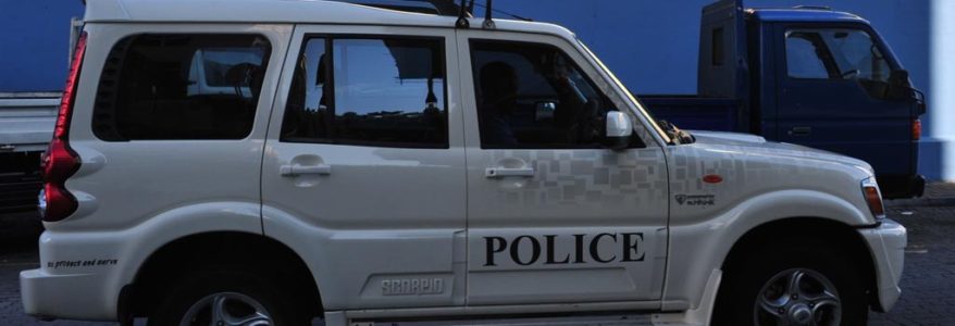 उत्तराखंड : दुर्भाग्य, आईजी की गाड़ी में बैठे पुलिसकर्मियों पर आईजी बनकर लूट का आरोप उत्तराखंड : दुर्भाग्य, आईजी की गाड़ी में बैठे पुलिसकर्मियों पर आईजी बनकर लूट का आरोप