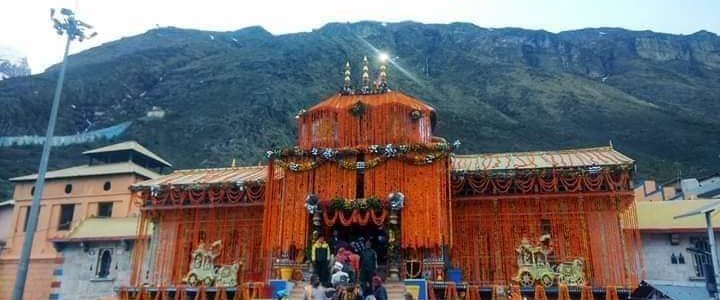 बदरीनाथ धाम के भी कपाट खुले, चारधाम यात्रा में लगने लगा है भक्तों का तांता बदरीनाथ धाम के भी कपाट खुले, चारधाम यात्रा में लगने लगा है भक्तों का तांता