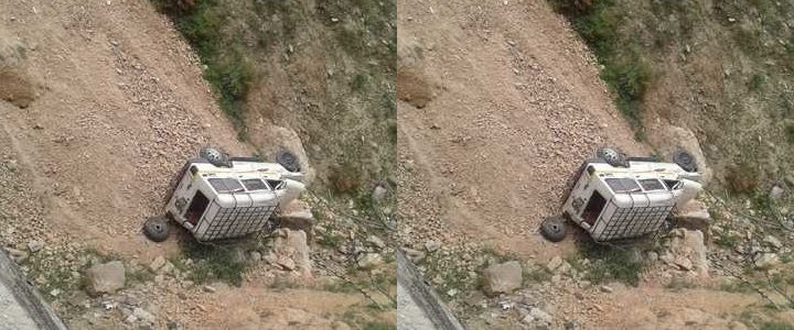 उत्तराखंड में बड़ा हादसा, बारातियों से भरी मैक्स खाई में गिरी, 11 लोग सवार थे इसमें उत्तराखंड में बड़ा हादसा, बारातियों से भरी मैक्स खाई में गिरी, 11 लोग सवार थे इसमें