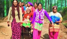 उत्तराखंड : घने जंगल में करवाना पड़ा महिला का प्रसव, अब मानवाधिकार आयोग ने रिपोर्ट तलब की