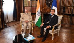फ्रांस में पीएम मोदी : Article 370 जैसे टेंपररी के लिए देश में कोई जगह नहीं