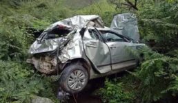 उत्तराखंड : भीषण सड़क दुर्घटना, कार खाई में गिरने से 1 की मौत, 5 गंभीर घायल