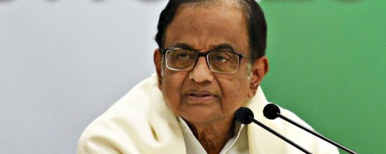 पी चिदंबरम के घर में दीवार फांदकर घुसी CBI, आईएनएक्स धनशोधन मामले में 26 घंटे से थे लापता, हिरासत में लिया पी चिदंबरम के घर में दीवार फांदकर घुसी CBI, आईएनएक्स धनशोधन मामले में 26 घंटे से थे लापता, हिरासत में लिया