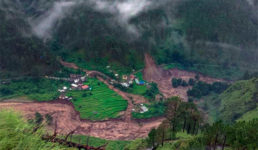 उत्तराखंड : गांव में भारी बारिश से मकान गिरा, एक लड़की की दबकर मौत, दो मवेशी भी मलबे में दबे