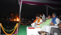 उत्तराखंड में दशहरे की धूम, देहरादून में CM त्रिवेन्द्र सिंह रावत ने किया रावण दहन