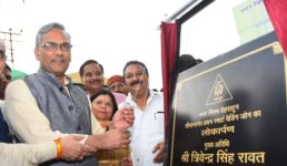 Dehradun News मुख्यमंत्री ने किया राज्य के पहले स्मार्ट वेंडिंग जोन का उद्घाटन, वेंडर्स को जारी किए गये हैं स्मार्ट कार्ड