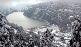 उत्तराखंड : अच्छी बर्फबारी की खबरों के बीच पर्यटक स्थलों में होटल हो रहे फुल, प्रशासन भी पूरी तरह तैयार