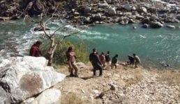 उत्तराखंड : कार नदी में गिरने से 1 व्यक्ति की मौत, 4 बुरी तरह घायल