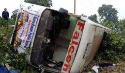 उत्तराखंड : स्कूली बच्चों से भरी बस पलटी, नैनीताल घूमने आए थे सभी