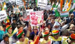 देहरादून : नागरिकता कानून के विरोध में कांग्रेस का शक्ति प्रदर्शन, ‘संविधान बचाओ, देश बचाओ’ रैली निकाली