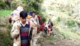 माइनस 3 डिग्री तापमान में खेत में महिला ने बच्चे को दिया जन्म, डोली में ले जा रहे थे गर्भवती को