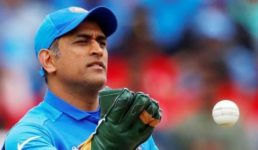 बीसीसीआई ने महेंद्र सिंह धोनी को किया अपनी लिस्ट से बाहर, क्रिकेट जगत में मची खलबली