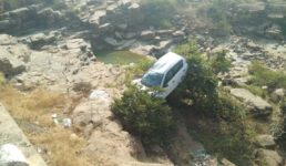 उत्तराखंड : भीषण सड़क हादसा, कार खाई में गिरने से 4 लोगों की मौत, 4 घायल